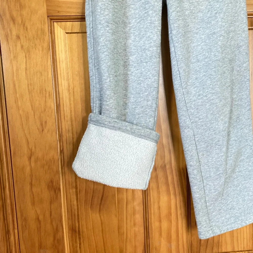 Boy’s size 7-8 Children’s Place Heather Gray sweatpants with elastic waistband